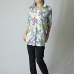 細見え効果を狙うなら。襟の形にも注目！