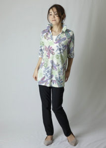 細見え効果を狙うなら。襟の形にも注目！