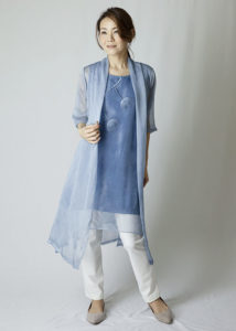 女性らしさあふれる花柄やシースルーも